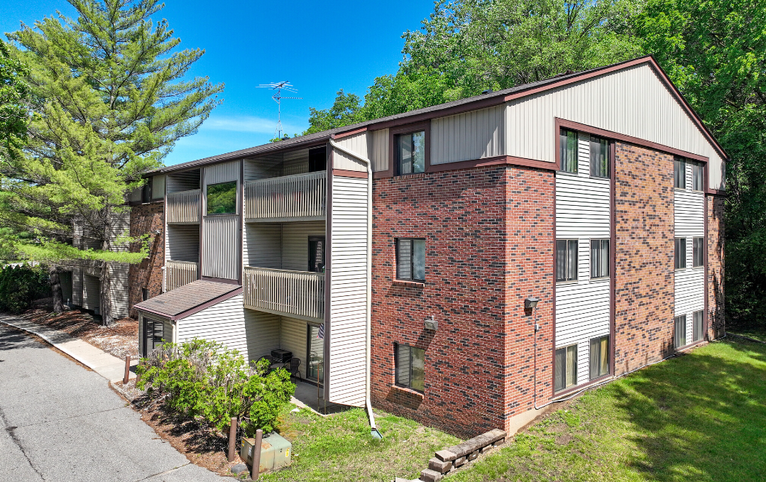 420 Summit Avenue South