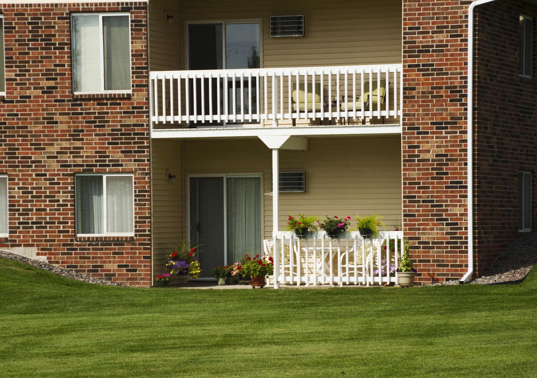 Cobblestone Square APARTMENTS