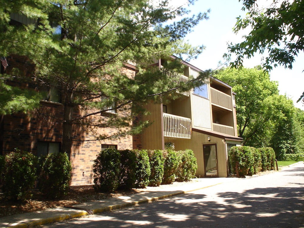 SUMMIT AVENUE APARTMENTS